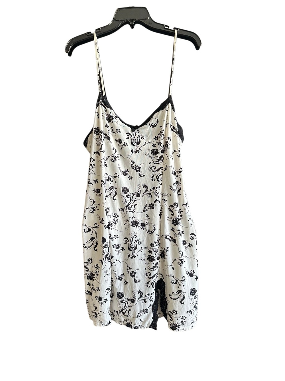 Vintage Black & White Floral Slip Nightdress. Size Large